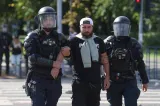 Noi arestări după violențele din Piața Victoriei. Instanța a decis măsuri preventive pentru protestatarii acuzați că au atacat jandarmii