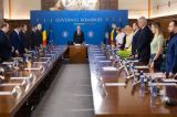 Moment de reculegere la începutul ședinței de Guvern, în memoria lui Mircea Lucescu-FOTO