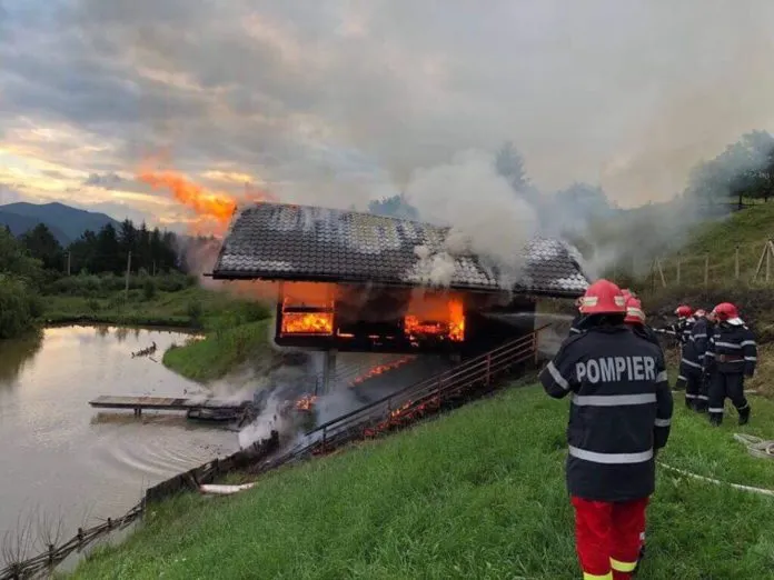 incendiu cabană Prisaca Dornei