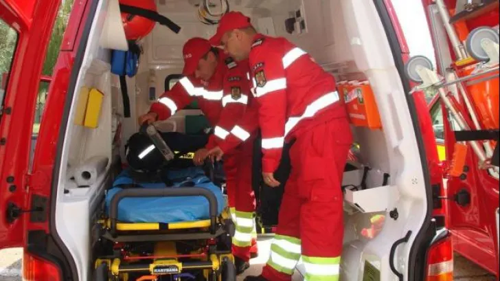 victima transportata la spital