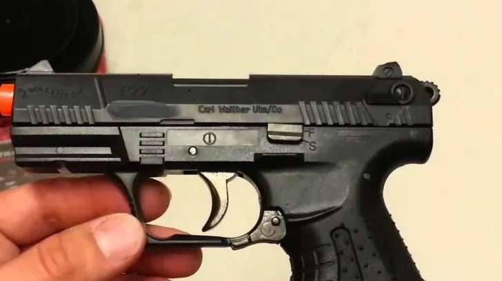 pistol cu gaze
