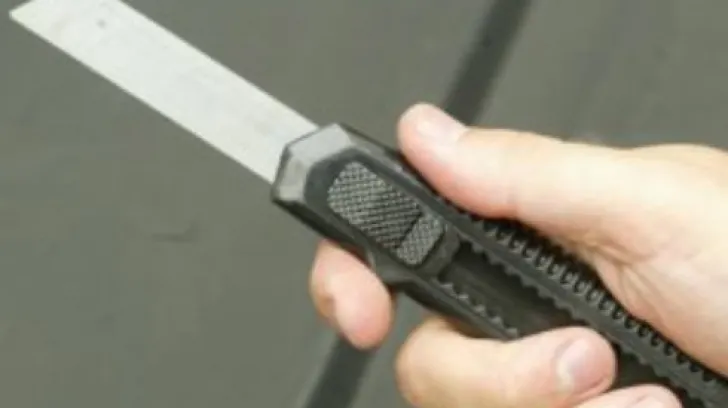 a tâlhărit cu un cutter un adolescent