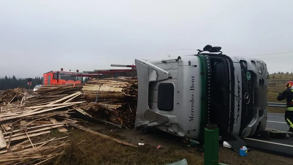 tir răsturnat