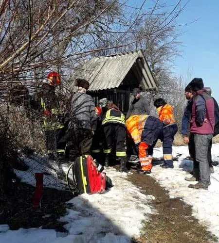 bărbat căzut în fântână Comănești
