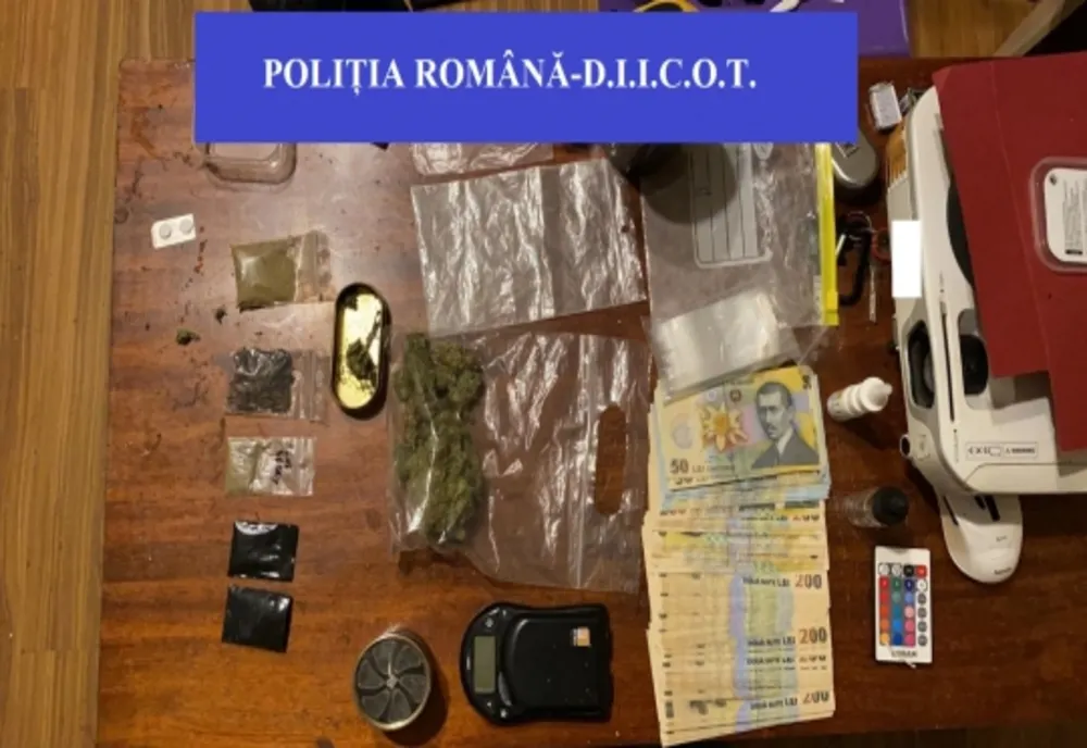 Doi suceveni, prinși cu aproape un kilogram de canabis la Cluj Napoca FOTO