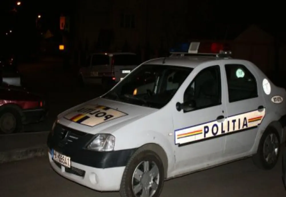 Vezi motivul pentru care un bărbat a aruncat aragazul unui vecin de la etajul patru