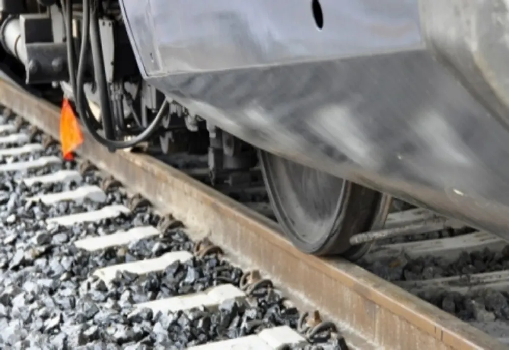 Un adolescent din Câmpulung Moldovenesc a ajuns în stare gravă la spital după ce a fost lovit de tren 