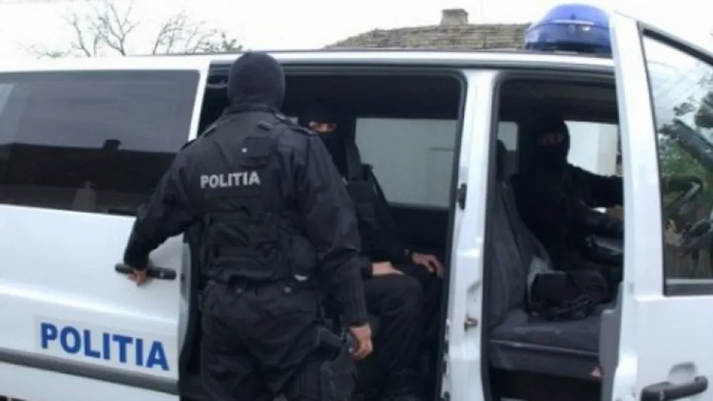 Percheziții în județele Suceava și Neamț. Trei persoane au fost reținute pentru contrabandă cu țigări 