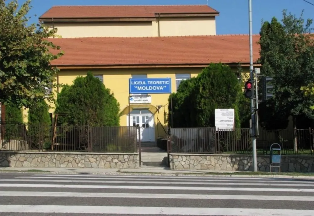 Anchete în cazul fetiței nevăzătoare care a murit după ce a căzut pe scările școlii 