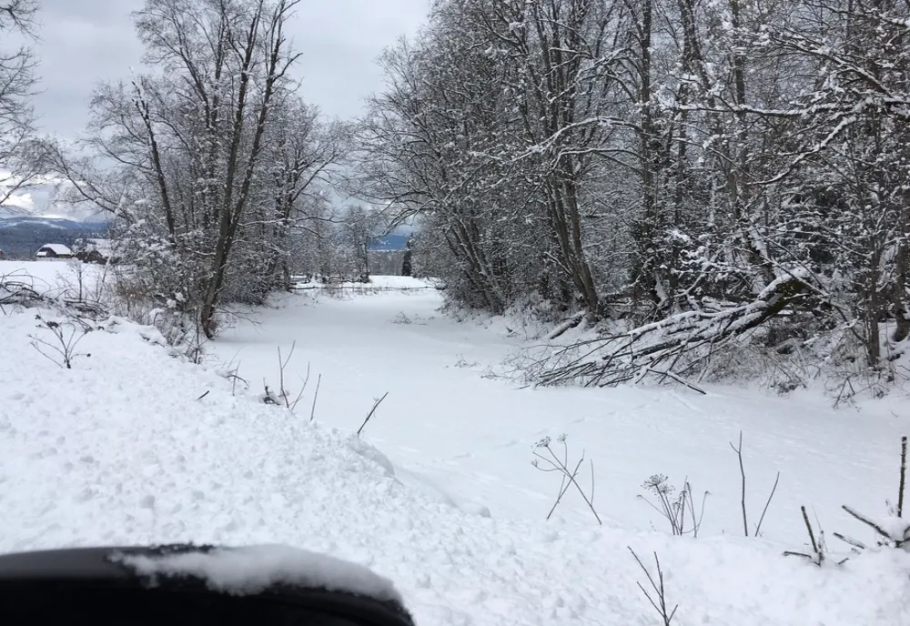 Aglomerările de ghețuri formate pe râurile din zona de munte a județului, monitorizate de SGA FOTO