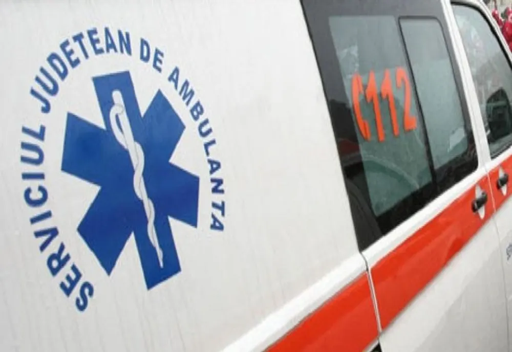 Din cauza vitezei, un șofer a ajuns cu autoutilitara într-un cap de pod