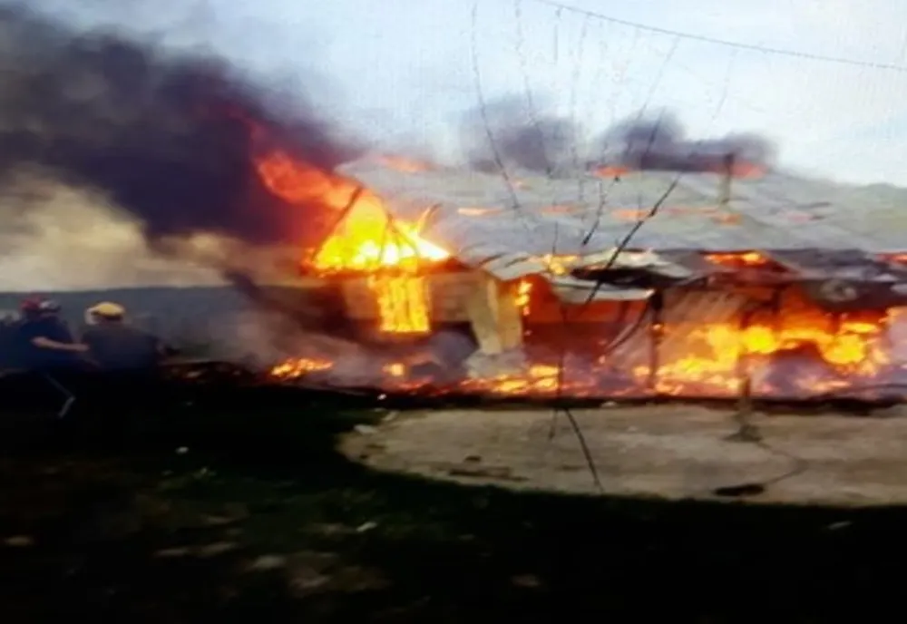 Gospodărie cuprinsă de flăcări în Abrore FOTO
