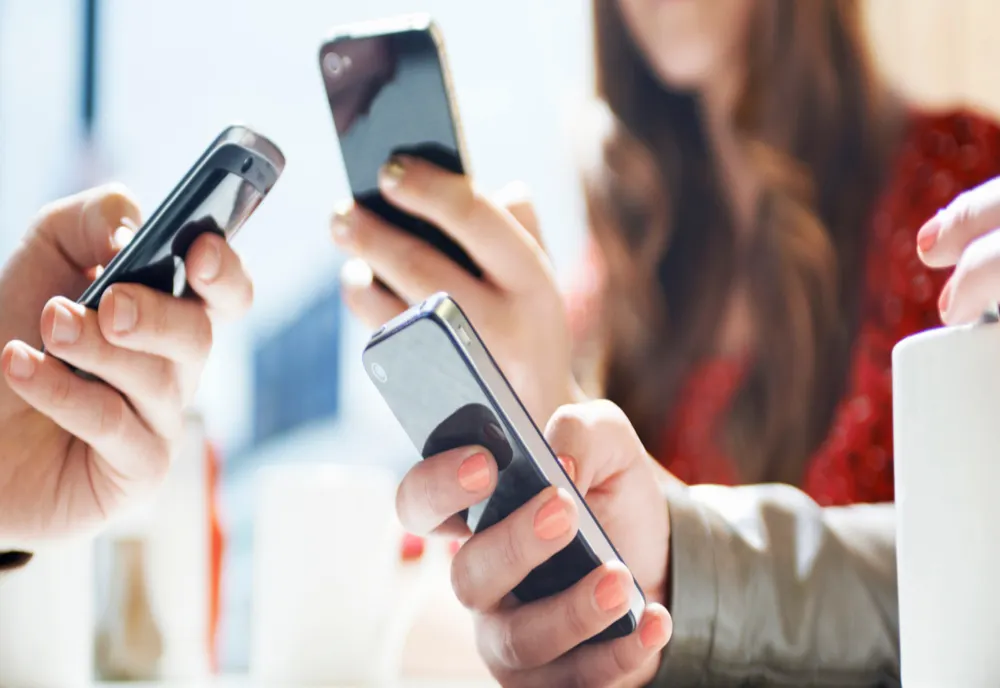 Unde vă intră telefonul singur în roaming. Lista cu localitățile, actualizată de ANCOM
