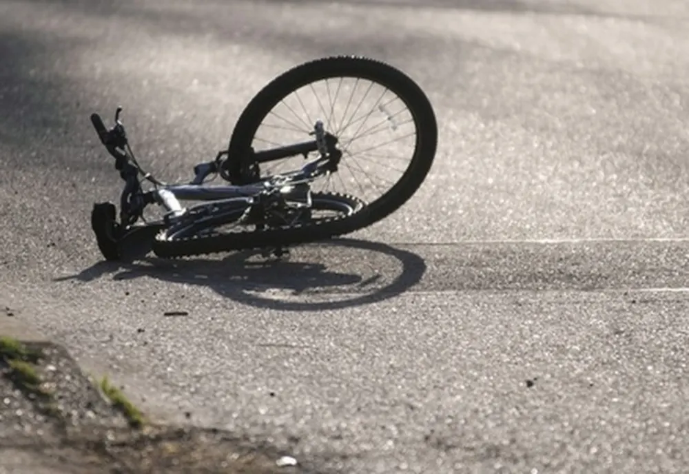 Minor de 14 ani, neatent, accidentat de un autoturism