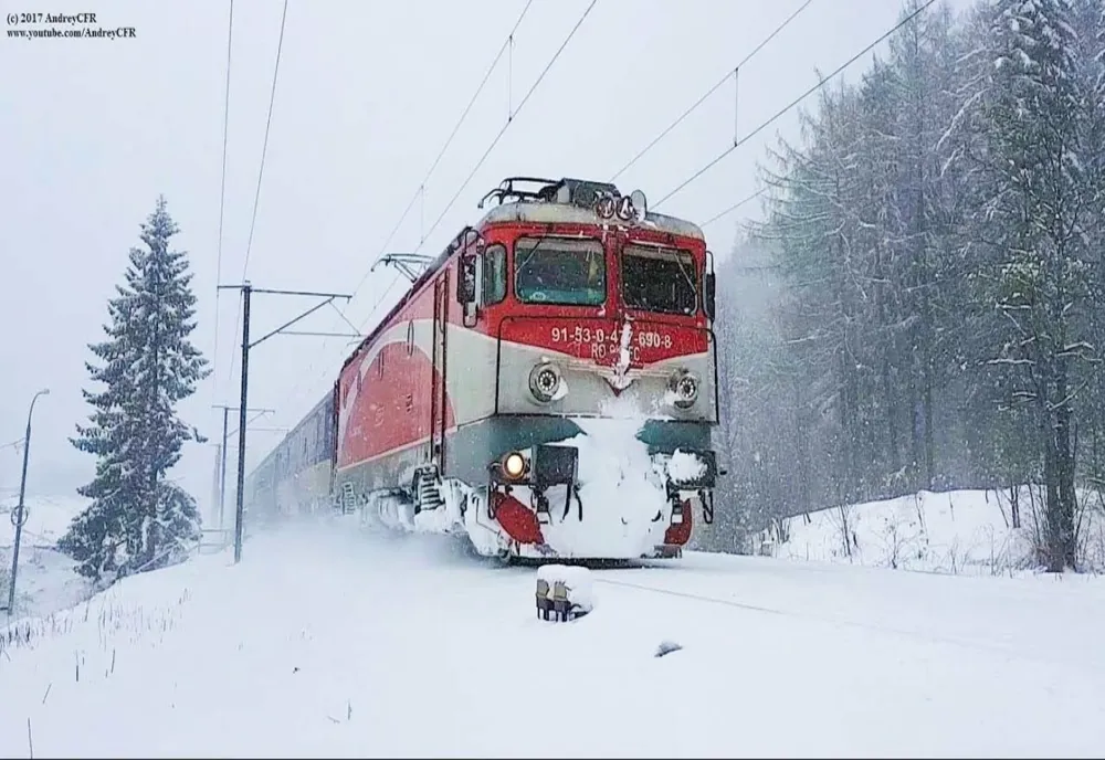 Autoturism lovit de tren la Dărmănești