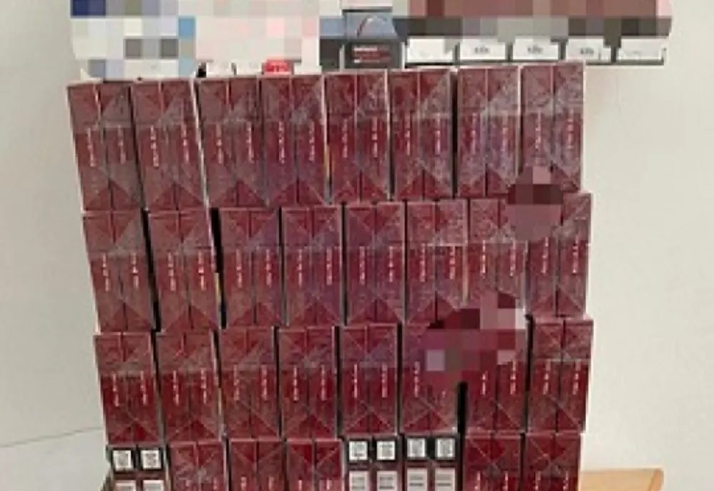 Peste 21.000 de țigări, confiscate de poliţişti în urma unor percheziții