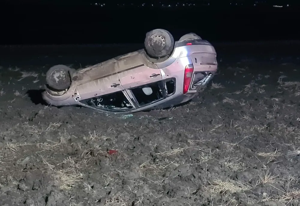 Accident spectaculos: autoturism răsturnat în decor