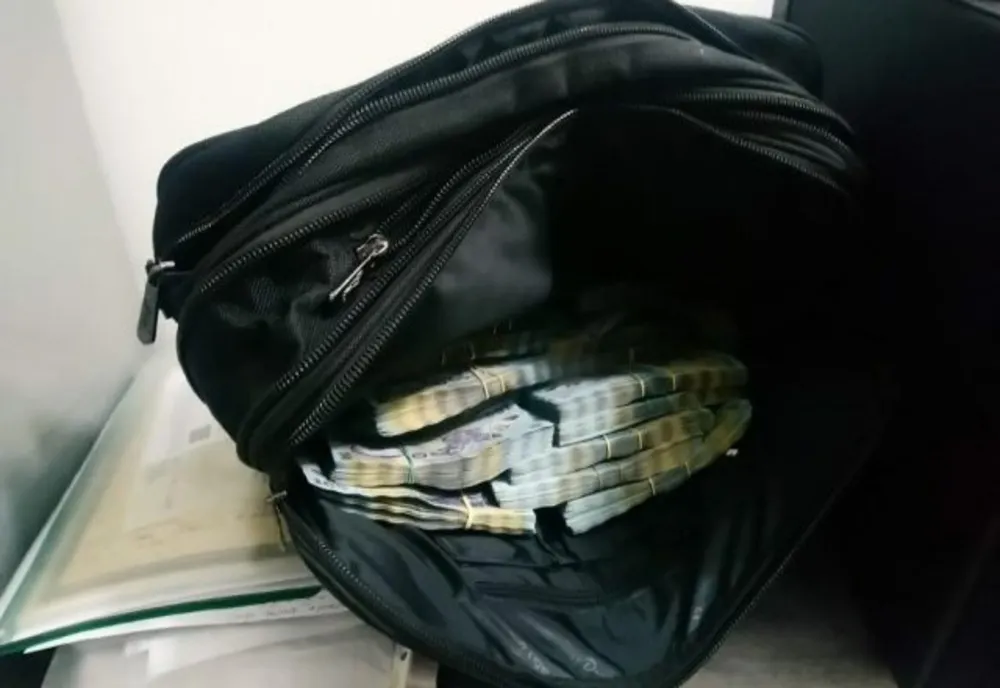 Dosarul „Fabrica de permise auto”: Colonelul Florin Constantin Timu a fost REȚINUT pentru luare de mită 