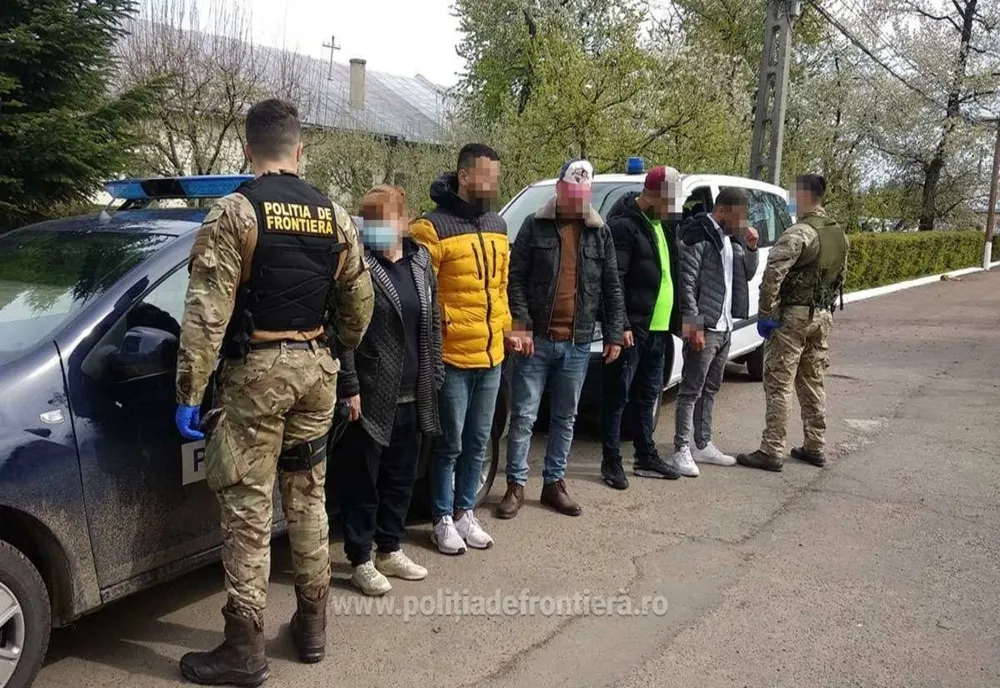 Patru algerieni şi o ucraineancă opriți din drumul ilegal spre vestul Europei 
