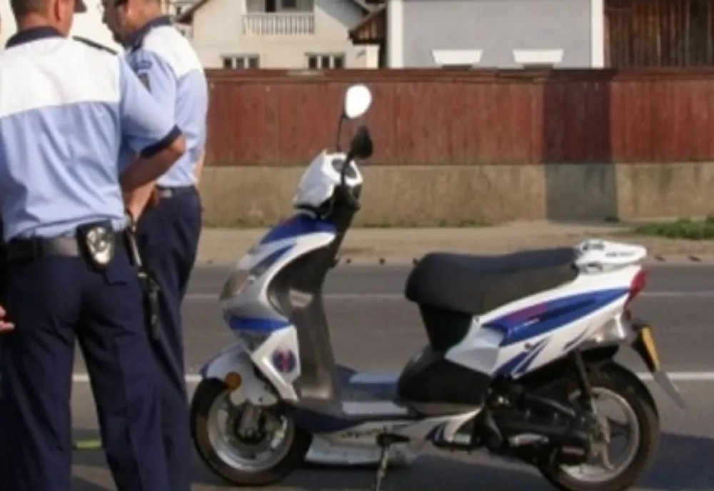 Fără permis și băut a ieșit la plimbare cu un moped! Noaptea și-a petrecut-o în arest