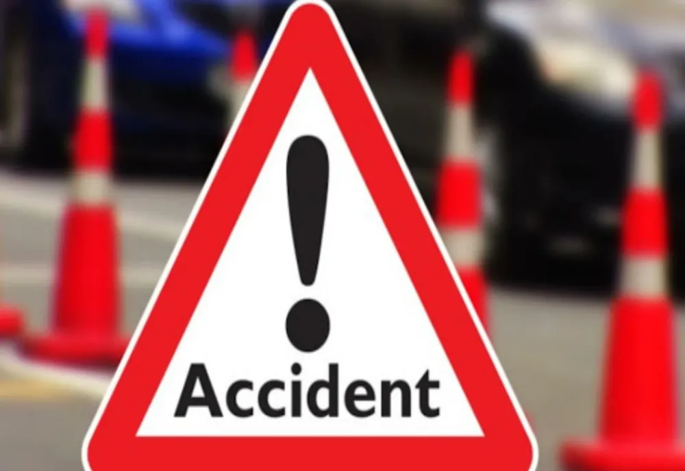Un bărbat de 44 de ani, a provocat un accident rutier cu alte 2 autoturisme, apoi a fugit de la fața locului