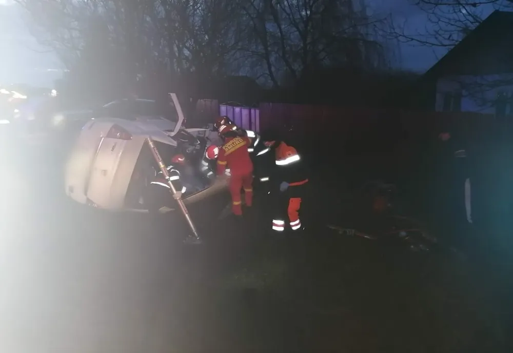 IMPACT NIMICITOR între o ambulanță și un autoturism! O femeie și-a pierdut viața! FOTO-VIDEO