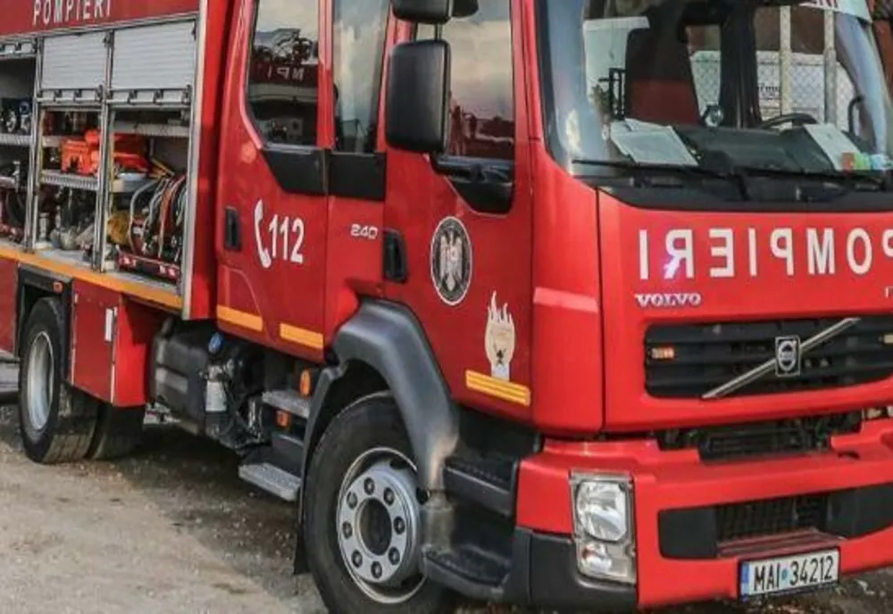 Incendiu la o pensiune din județul Suceava. Nouă persoane s-au autoevacuat