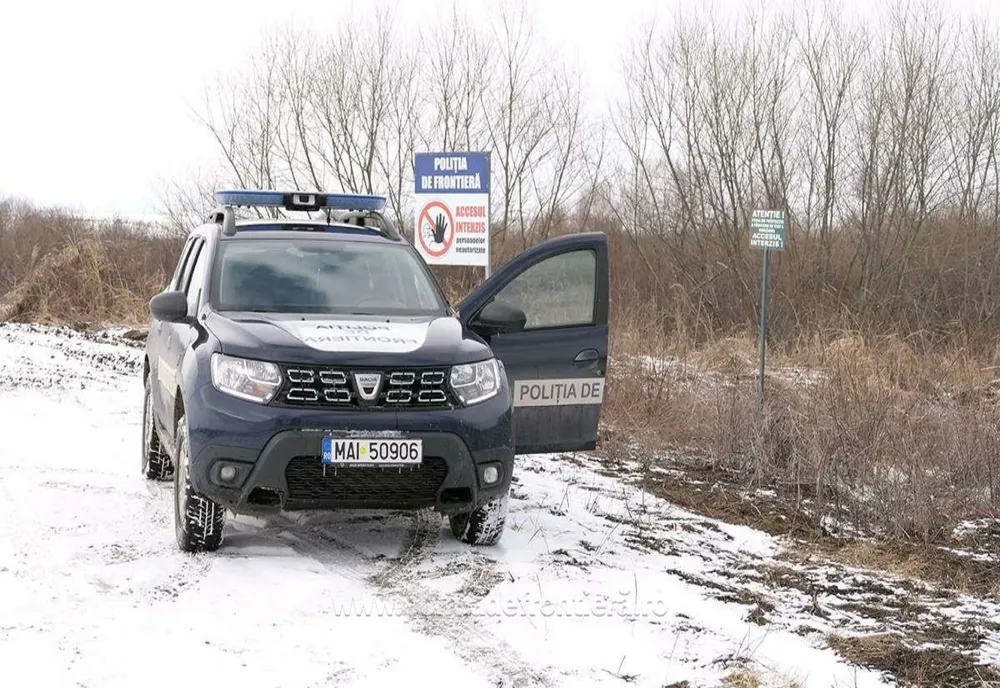 Trei cetăţeni români, cercetaţi pentru trafic cu migranţi  la frontiera cu Ucraina