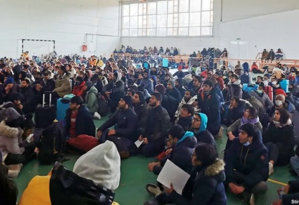 800 de studenți indieni refugiați din Ucraina, cazați într-o sală de sport
