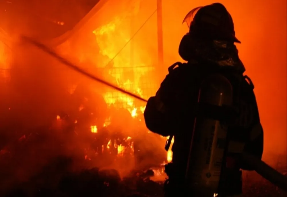 INCENDIU DEVASTATOR la o societate comercială din Vatra Dornei! PAGUBE URIAȘE