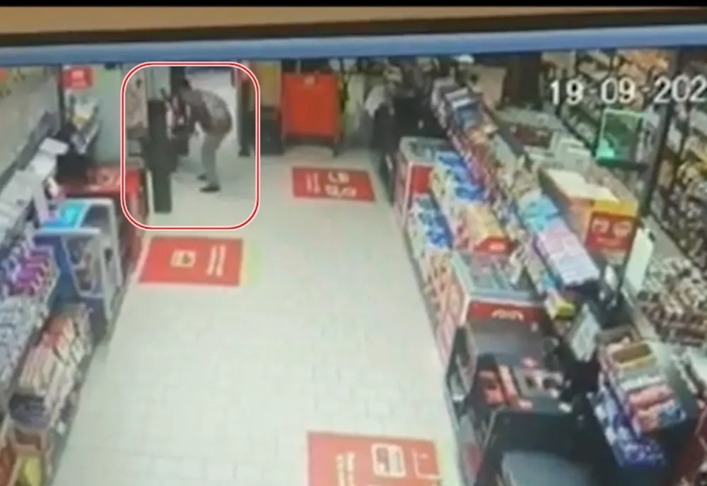Un tânăr de 20 de ani, prins la furat într-un magazin. S-a ales cu dosar penal