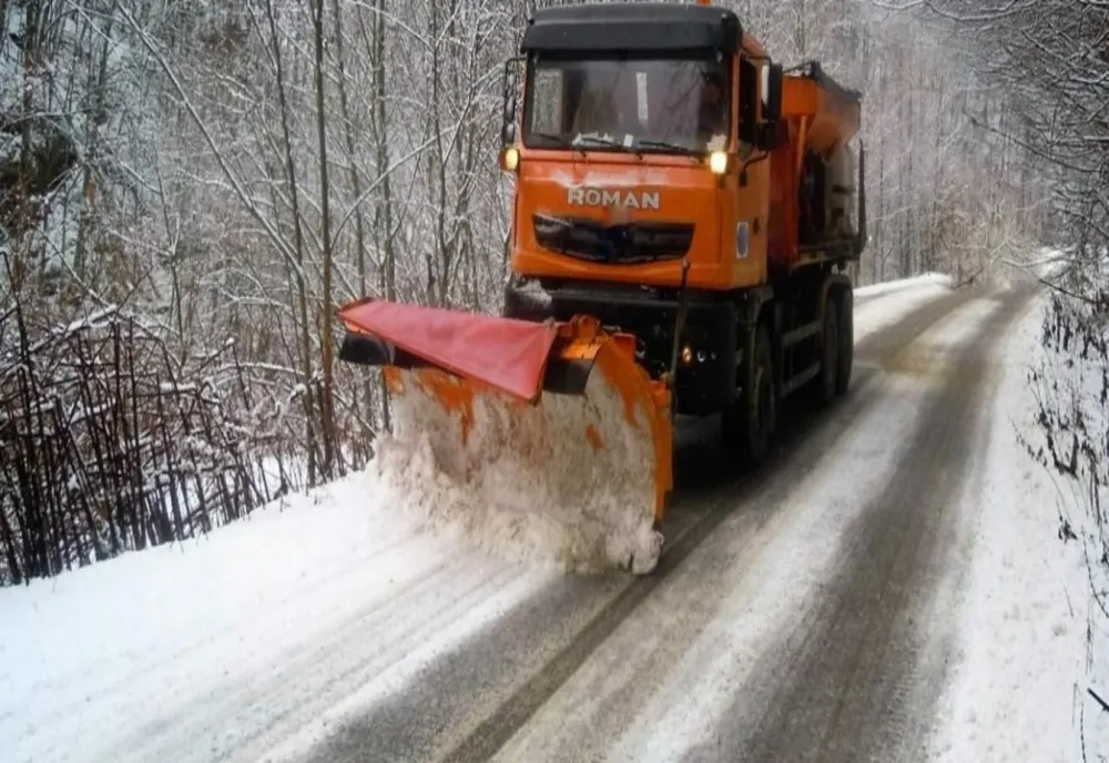 Se acționează pe toate sectoarele de drumuri naționale cu utilaje pentru deszăpezire