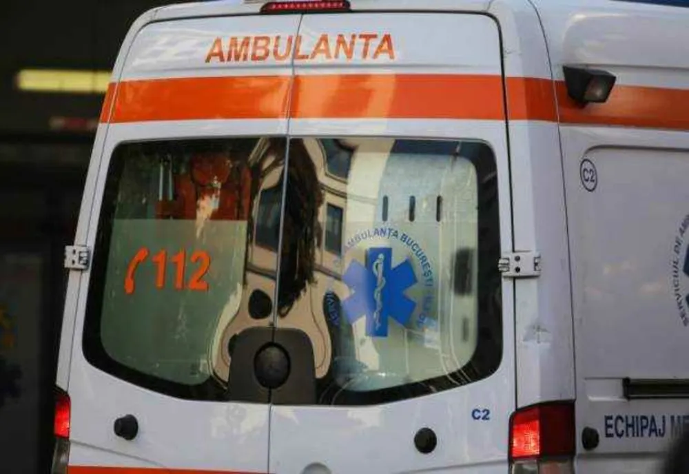 COPIL DE 3 ANI ÎN STARE CRITICĂ LA SPITAL DUPĂ CE MAȘINA MAMEI SALE A INTRAT ÎNTR-UN CAP DE POD 