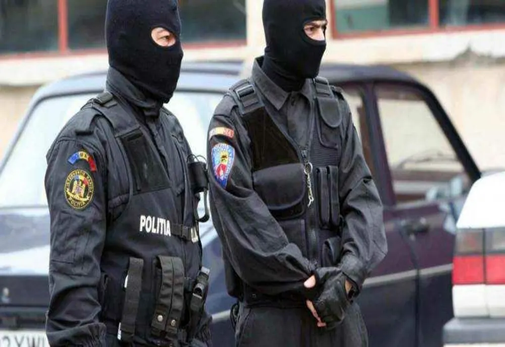 PERCHEZIȚII ALE POLIȚIȘTILOR DUPĂ FURTUL UNUI MILION DE EURO DIN CASA UNUI BĂRBAT