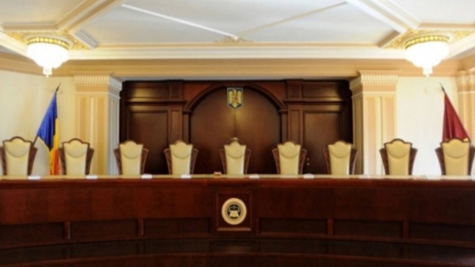 Bugetul riscă să pice la CCR: parlamentarii au tăiat din banii magistraților