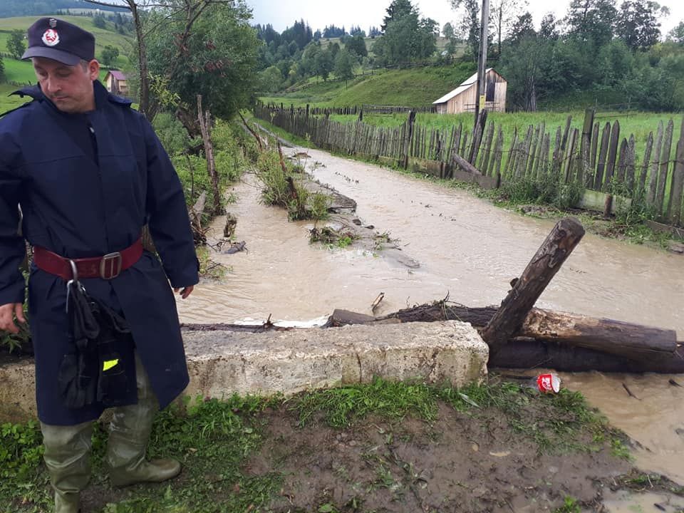 curti inundate Vatra Moldoviței