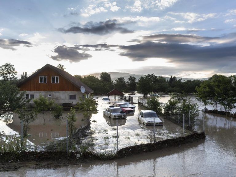 Pagubele-Produse-de-inundatiile-de-marti-4-768x576