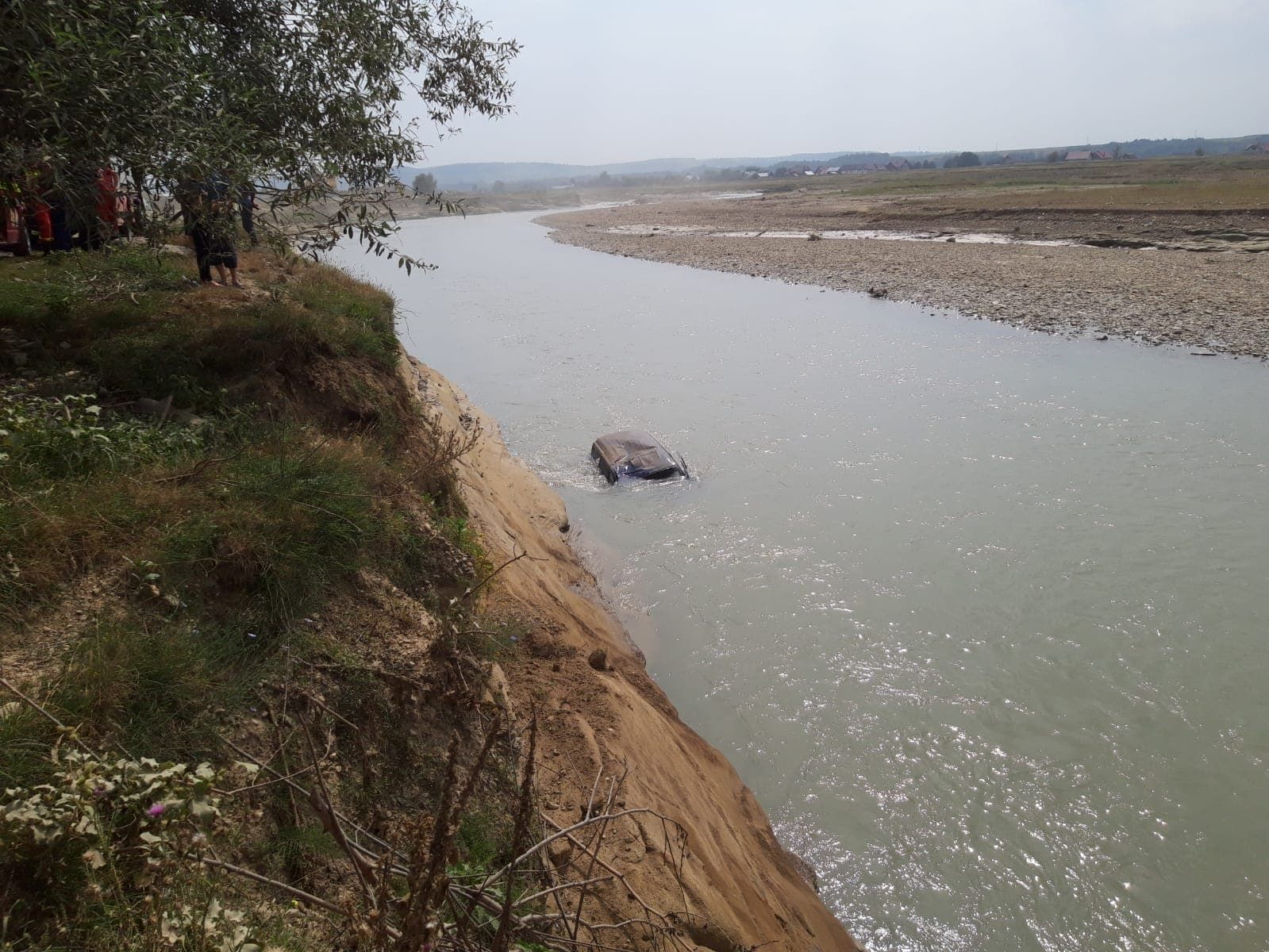 mașină în râul Milișăuți