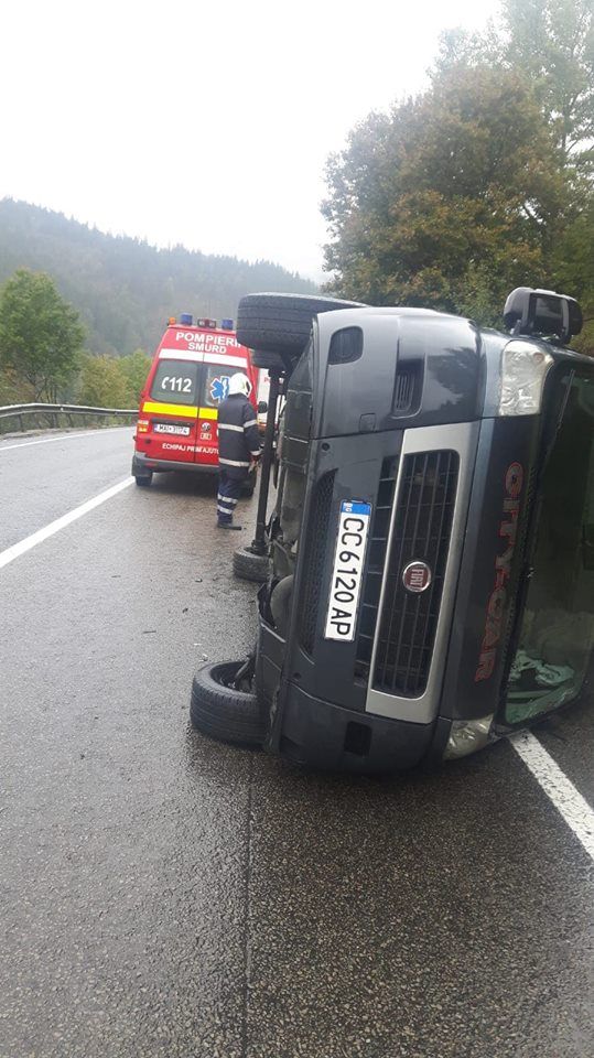 microbuz răsturnat Argestru