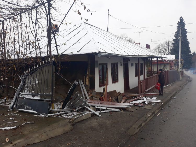 accident-casa-ion-creanga-falticeni-17noiembrie2018-01