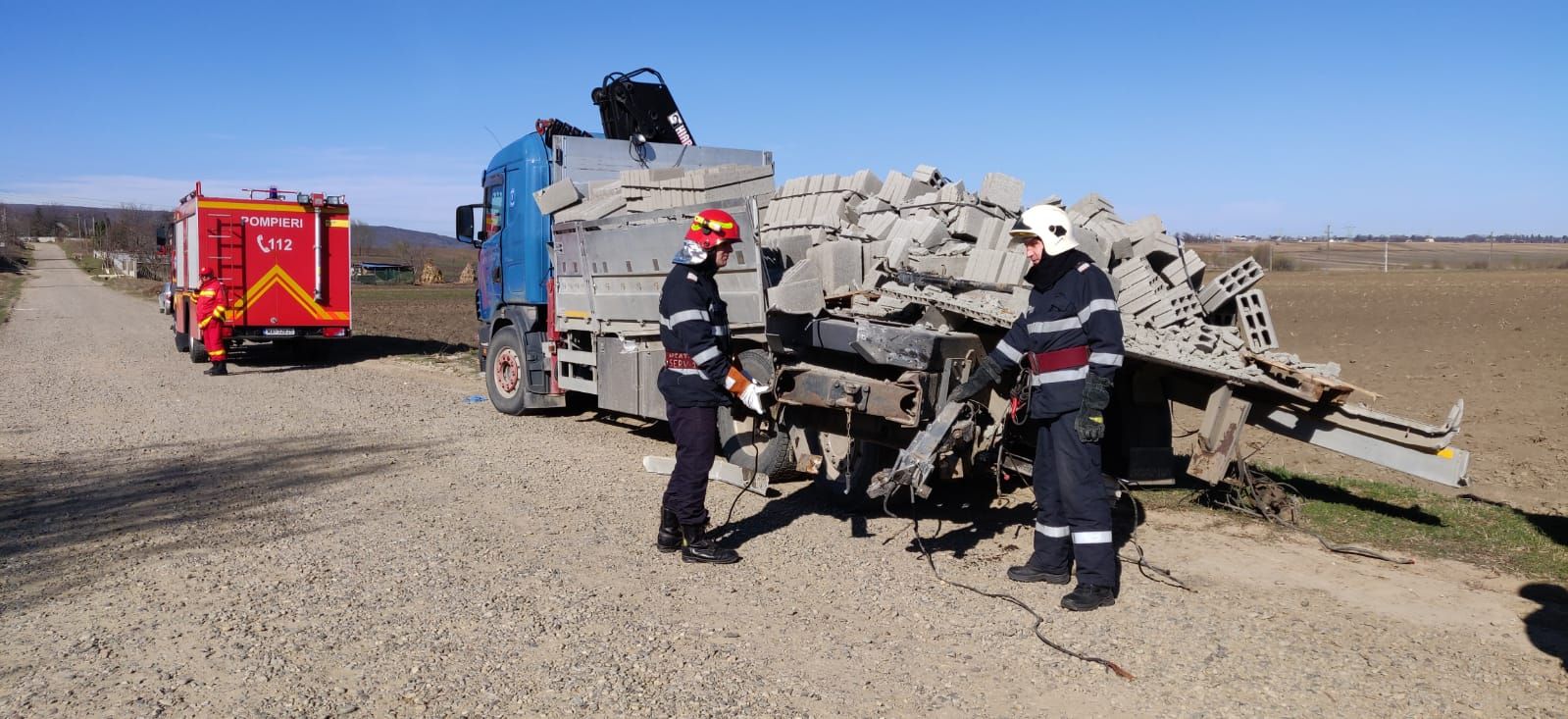 camion-lovit-tren-liteni