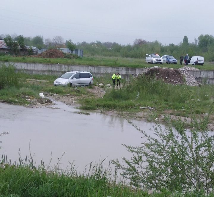 urmărire contrabandist țigări, sursă foto Atenție Poliția, Tudosi Ciprian Geanina