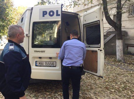 tânăr reținut polițiști