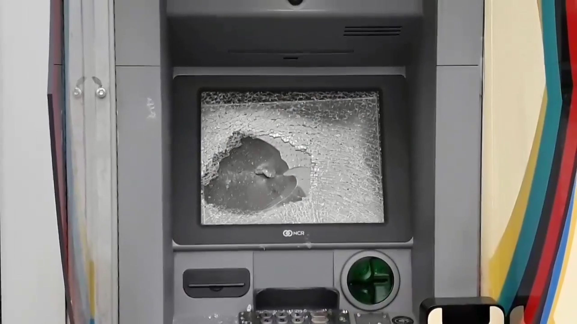 bancomat distrus Obcini