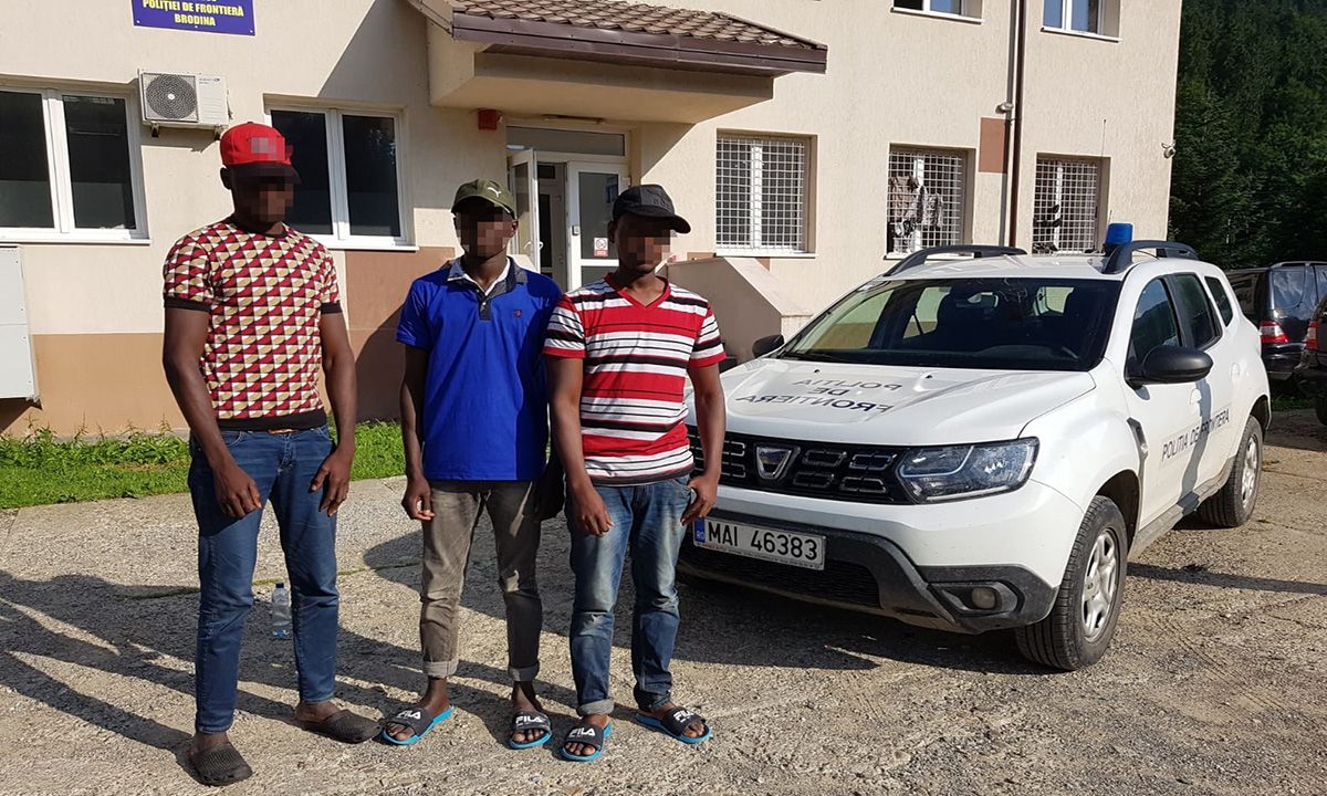 tineri Gambia ilegal frontiera