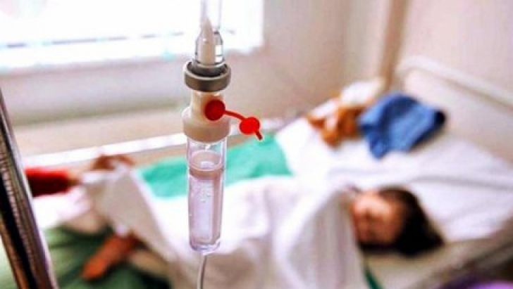 fetiță în stare gravă la spital, foto arhivă