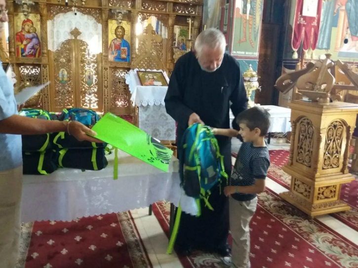 bărbat acoperit pietre Frătăuții Noi