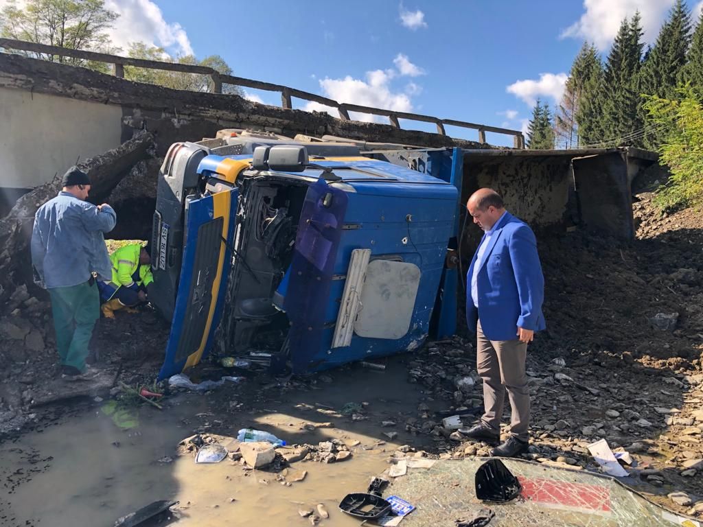 pod prăbușit Găinești, sursă foto newsbucovina.ro