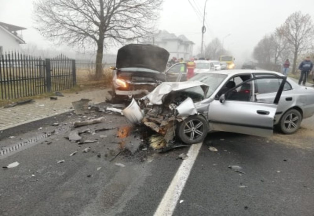 Accident grav în municipiul Vatra Dornei. O șoferiță a rămas încarcerată FOTO