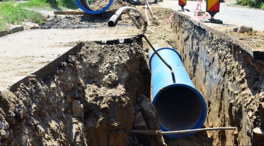 Un șofer beat era să lovească cu mașina un grup de muncitori 